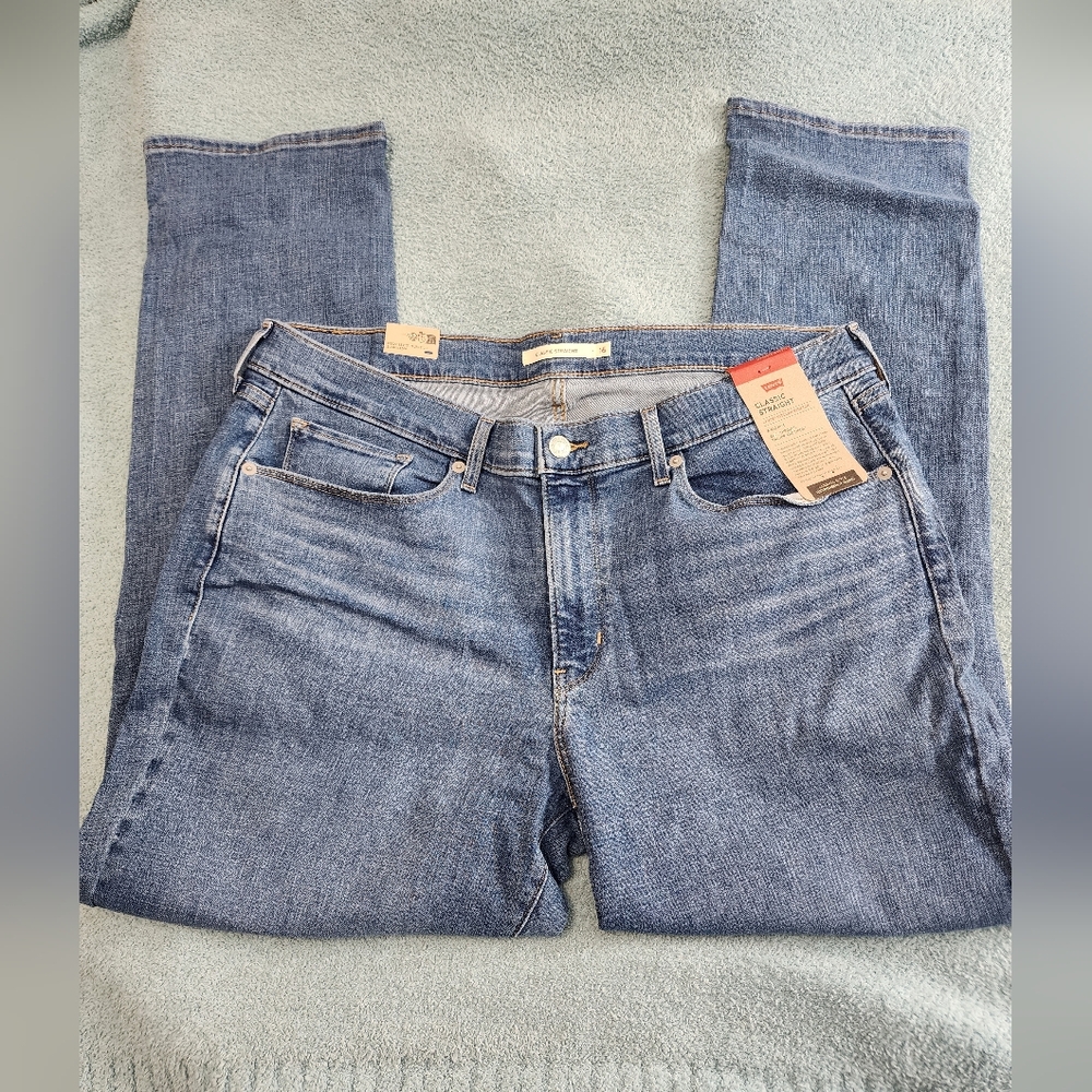 Levi's Straight Leg Jeans - Medium Blue
